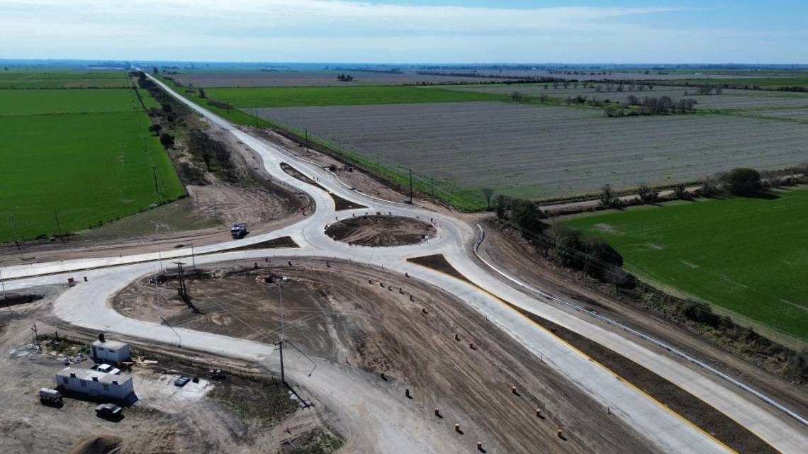 El Gobierno Provincial construye dos nuevas rotondas para mejorar la seguridad vial en la Ruta 4. (Foto: GSF)