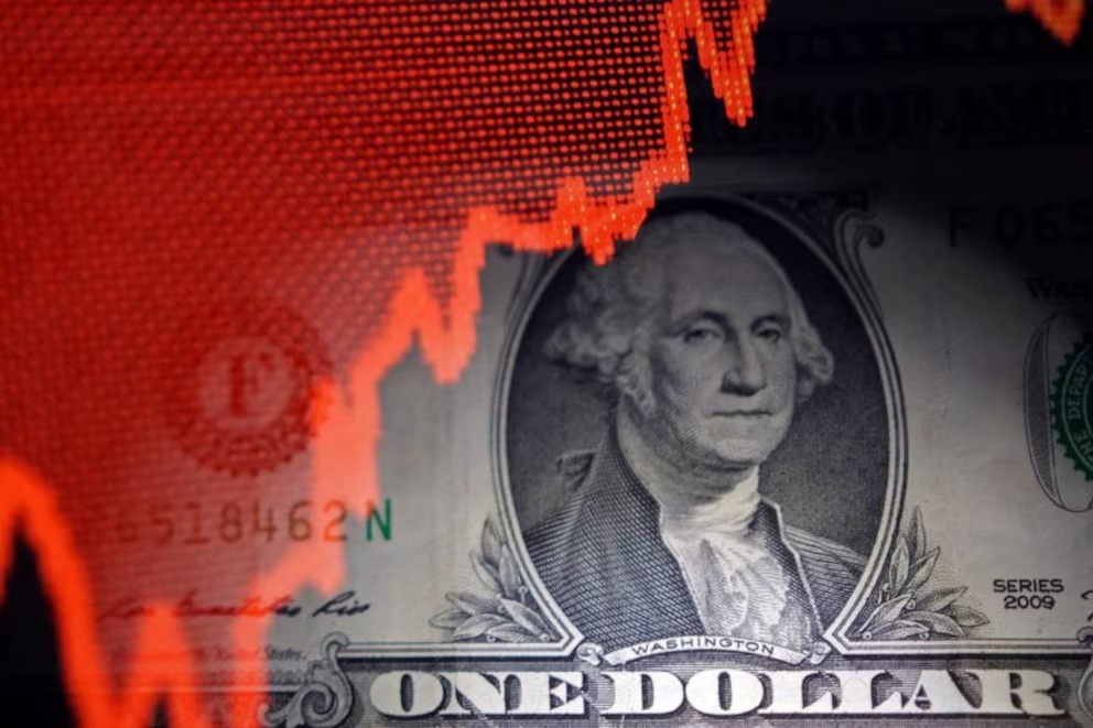 El dólar oficial saltó a $1.385 y quedó en su nivel más alto desde la salida del cepo.