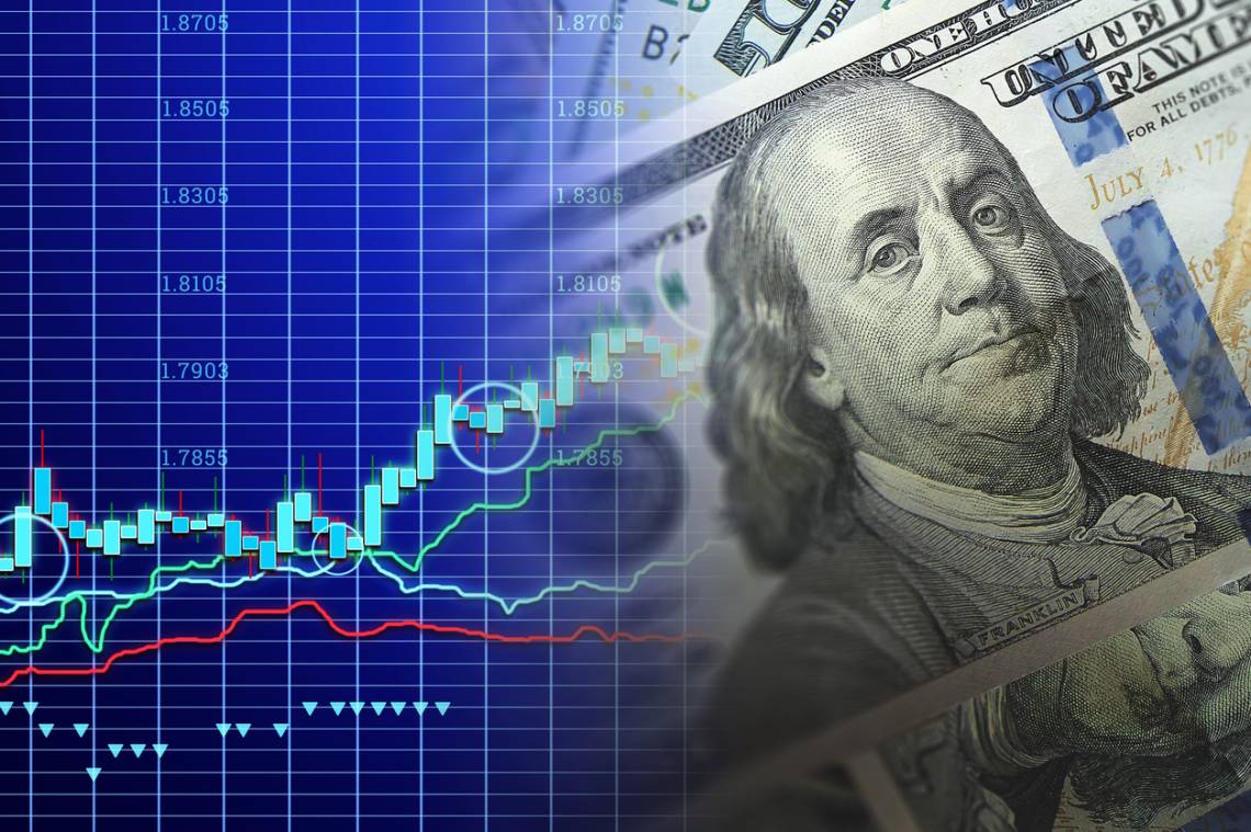 Fuerte tensión en los mercados: caen los bonos, sube el riesgo país y el dólar oficial quiebra el techo de la banda