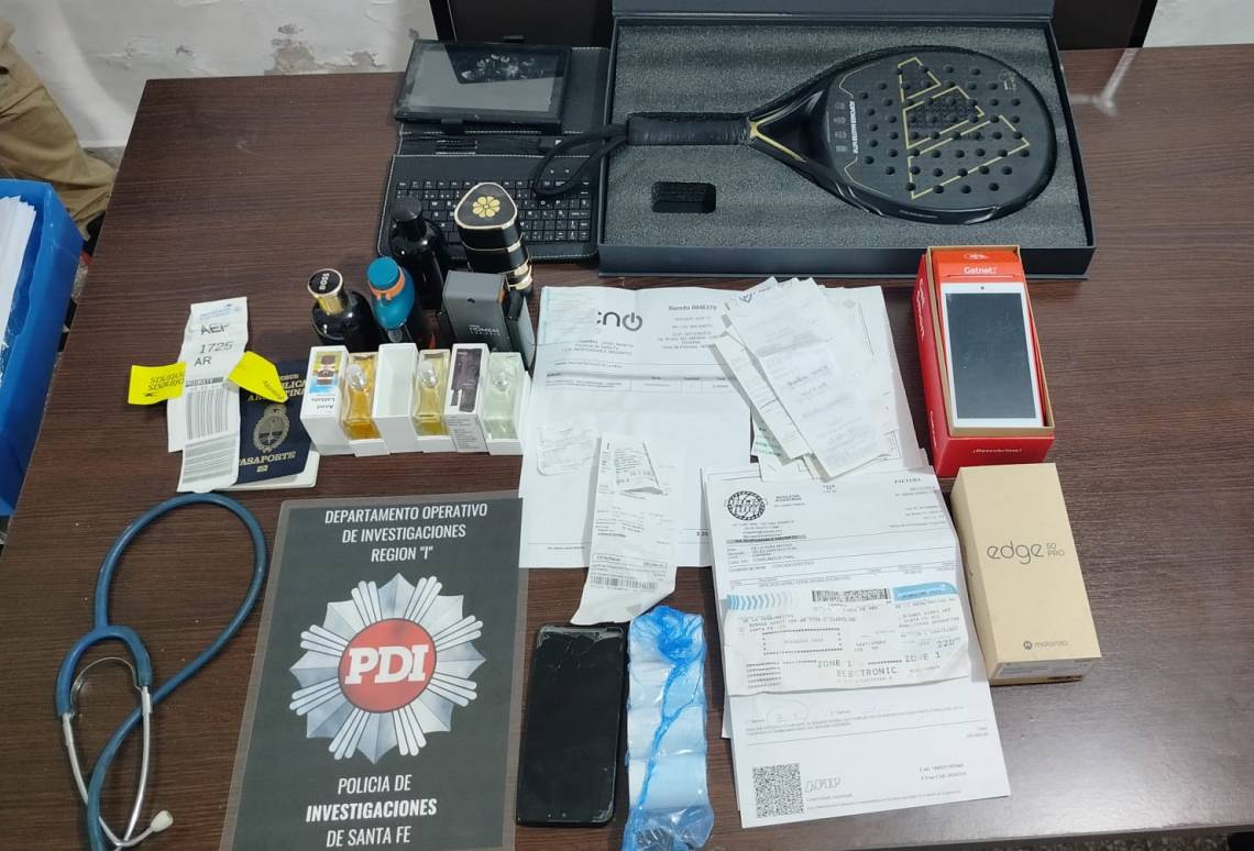 Los elementos secuestrados este lunes, cuando el hombre fue detenido. (Foto: PDI)