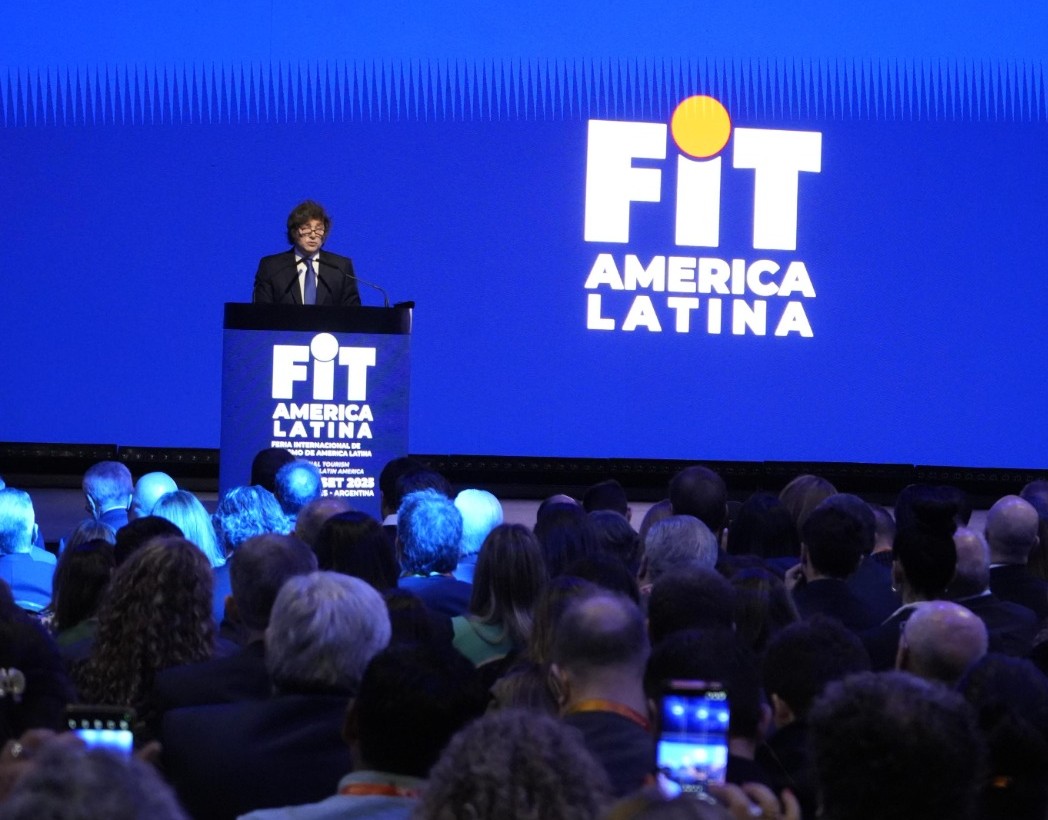 “Estamos cada vez más cerca de sacar al país del abismo”, dijo el Milei en La Rural