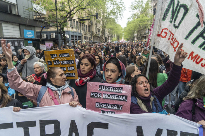 “Nuestras vidas no son descartables”: multitudinaria marcha al Congreso por el triple femicidio de Florencio Varela