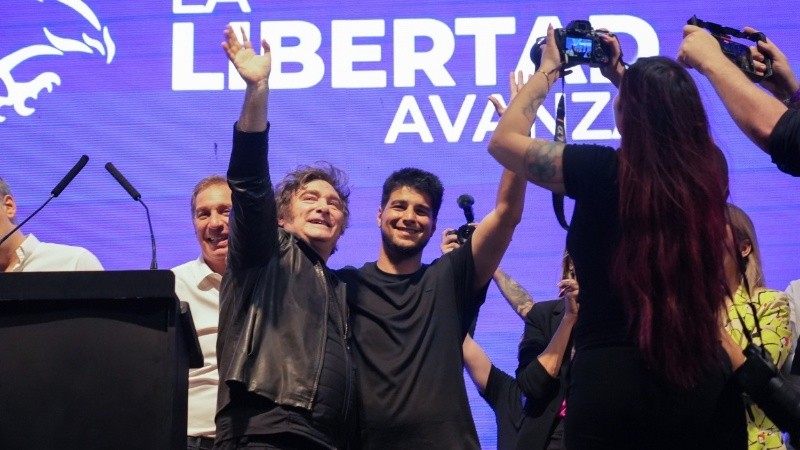 Milei y Agustín Pellegrini, durante el acto del viernes en Rosario. 