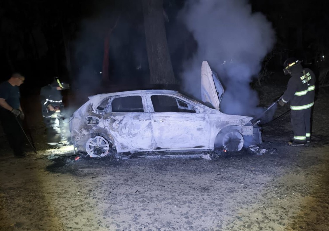 Un auto robado en Córdoba apareció incendiado en Sauce Viejo