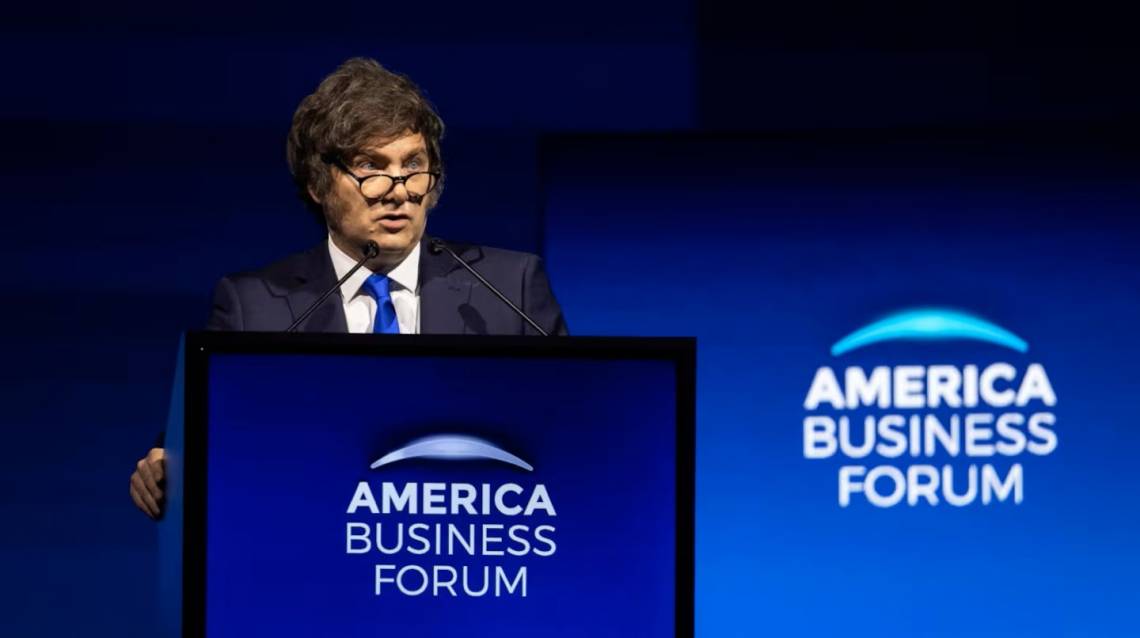 Milei le envió guiños a Trump, criticó al alcalde electo de Nueva York e invitó a invertir en Argentina.