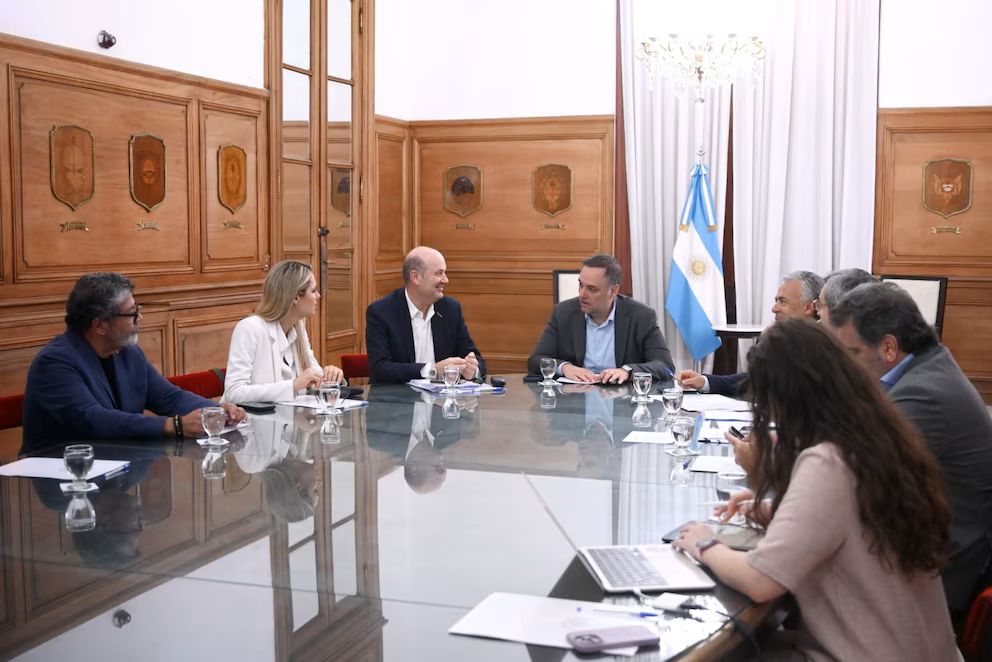 El Gobierno terminó de redactar la reforma laboral y busca aprobarlo en diciembre