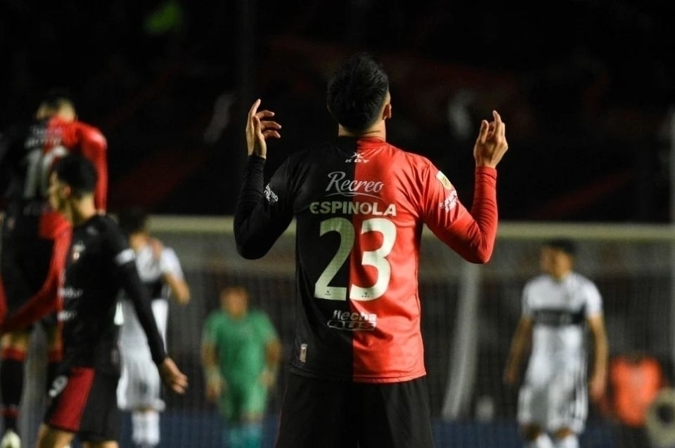 Colón levantó la inhibición en FIFA tras pagar la deuda con Espínola