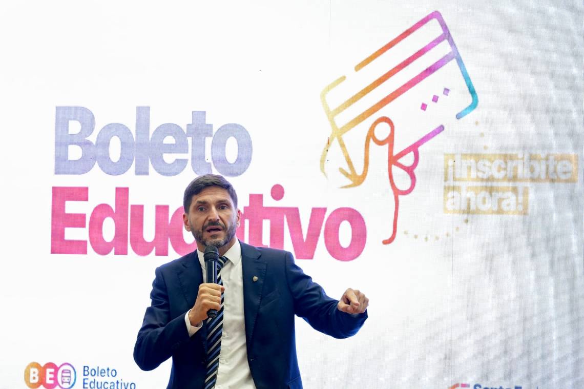 Maximiliano Pullaro encabezó la presentación del Boleto Educativo 2026. (Foto: GSF)