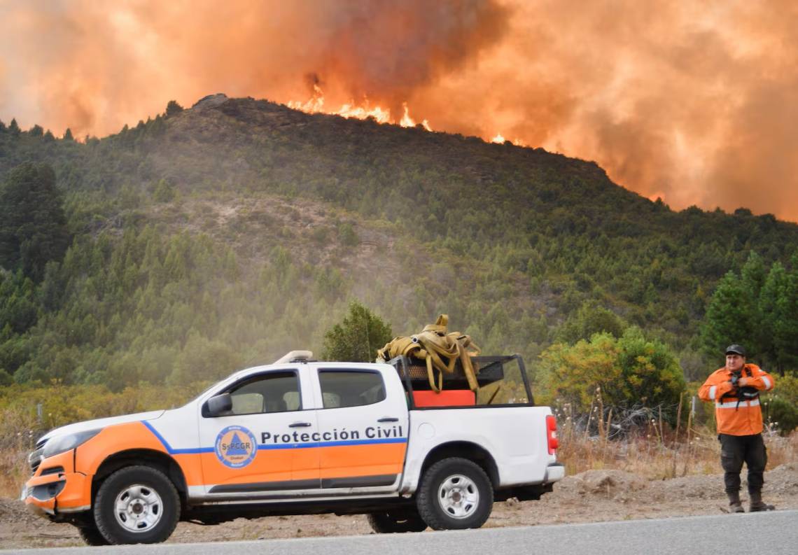 Incendios fuera de control en Chubut: ya se quemaron más de 50 mil hectáreas.  (Foto: REUTERS/Nicolas Palacios)