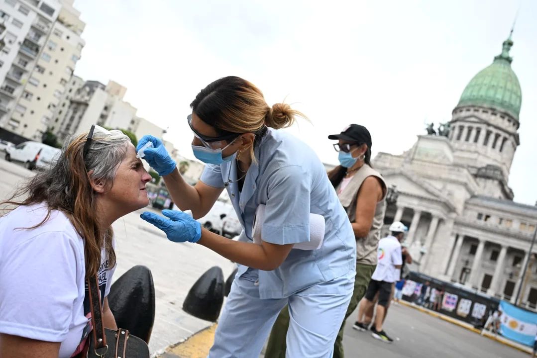 La Policía y Gendarmería volvieron a reprimir en la marcha de jubilados, que terminó con personas heridas y detenidas