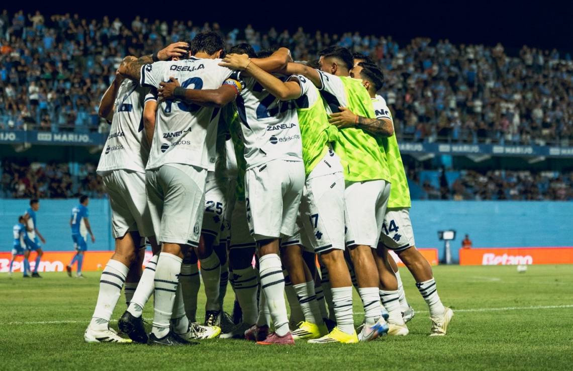 Independiente Rivadavia lidera con puntaje ideal y siete equipos siguen invictos