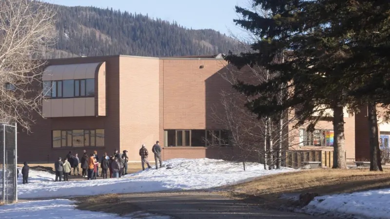 El tiroteo se registró en las inmediaciones de la Escuela Secundaria Tumbler Ridge.