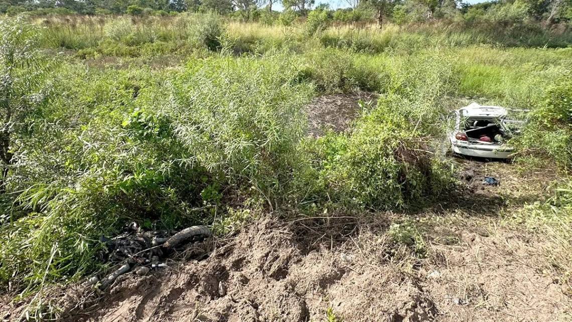 Los vehículos terminaron fuera de la calzada tras el fuerte impacto. (Foto: Aire de Santa Fe)