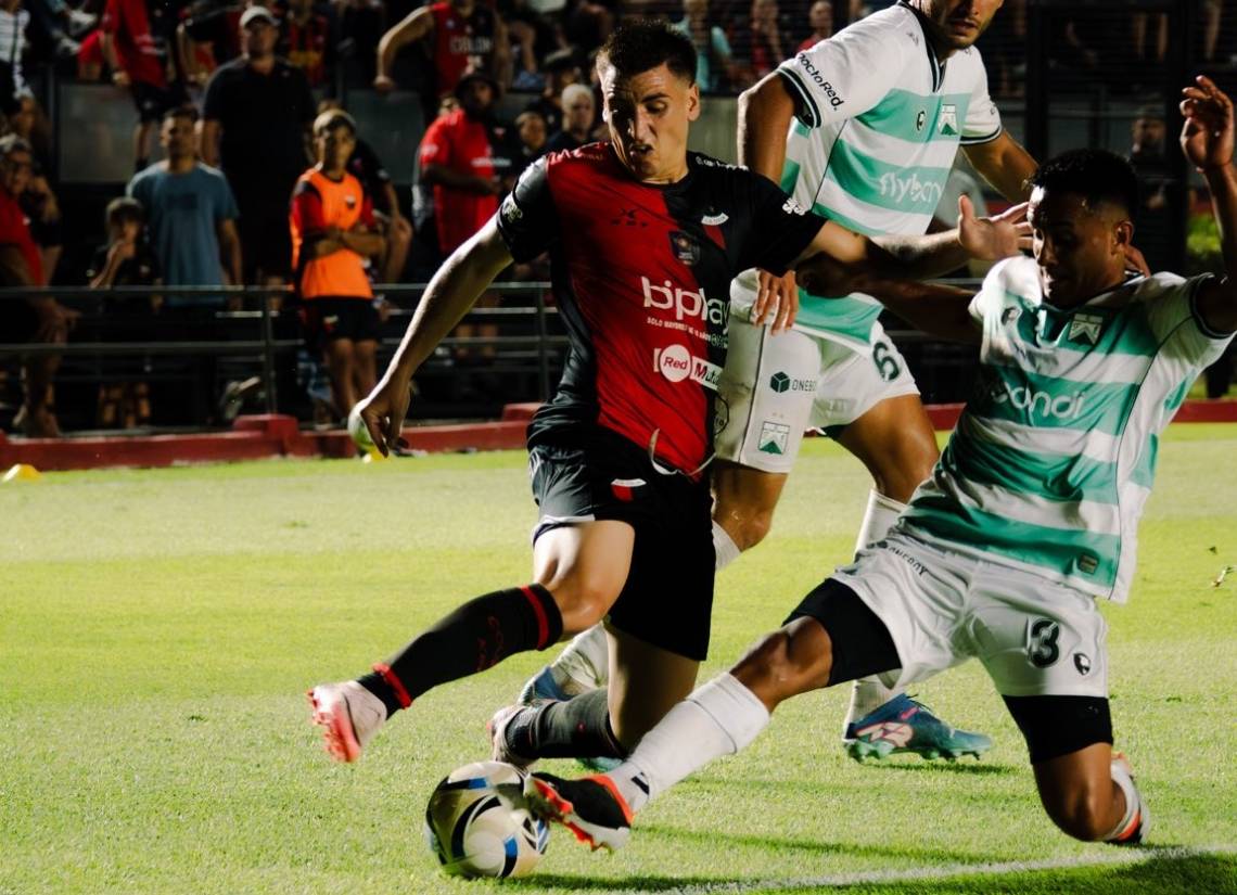 Colón igualó 1 a 1 con Ferro en Santa Fe.