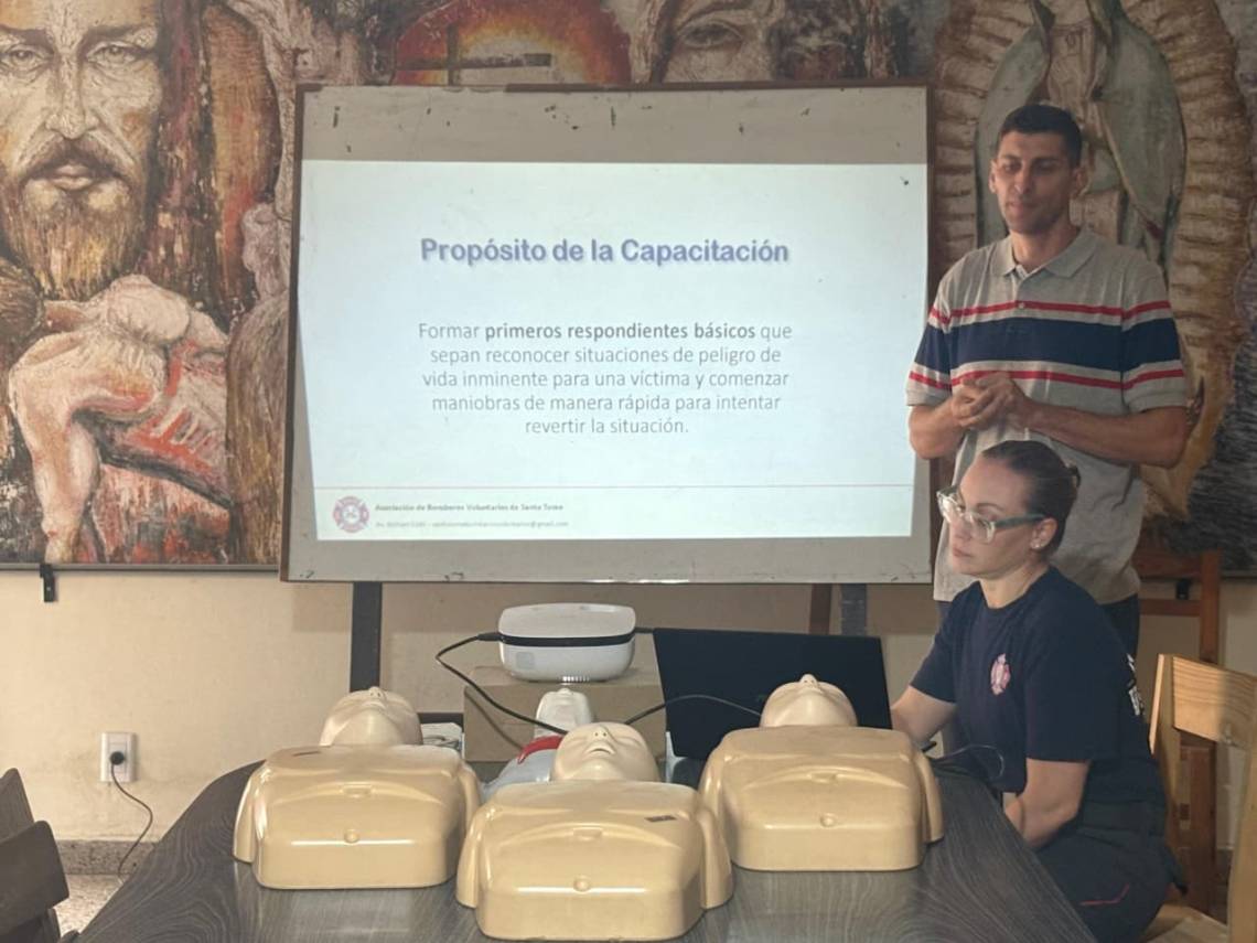 La Municipalidad realizó una capacitación en RCP y Primeros Auxilios para una comunidad religiosa. (Foto: MST)