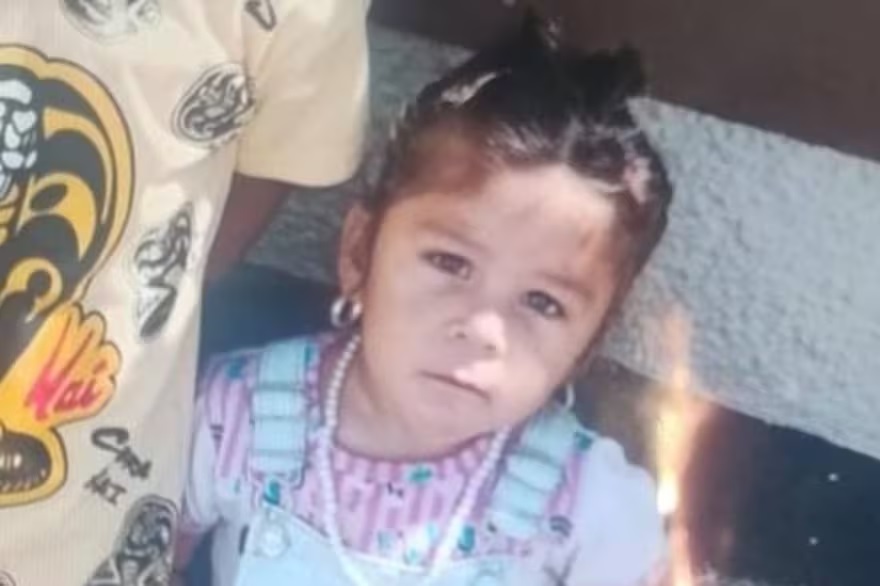 Esmeralda Pereyra López, la niña de dos años que es intensamente bucada.