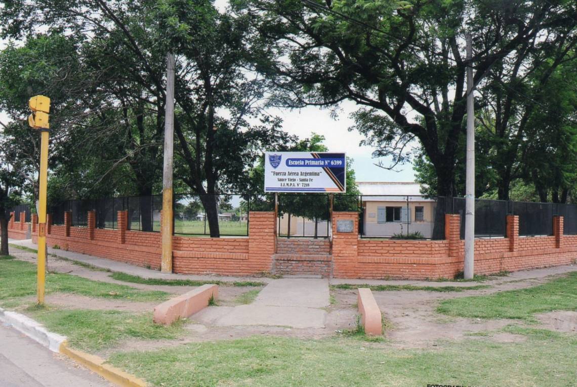 La comunidad educativa de la Escuela N° 6339 de Sauce Viejo pide mejoras edilicias y la incorporación de cargos clave para la institución.