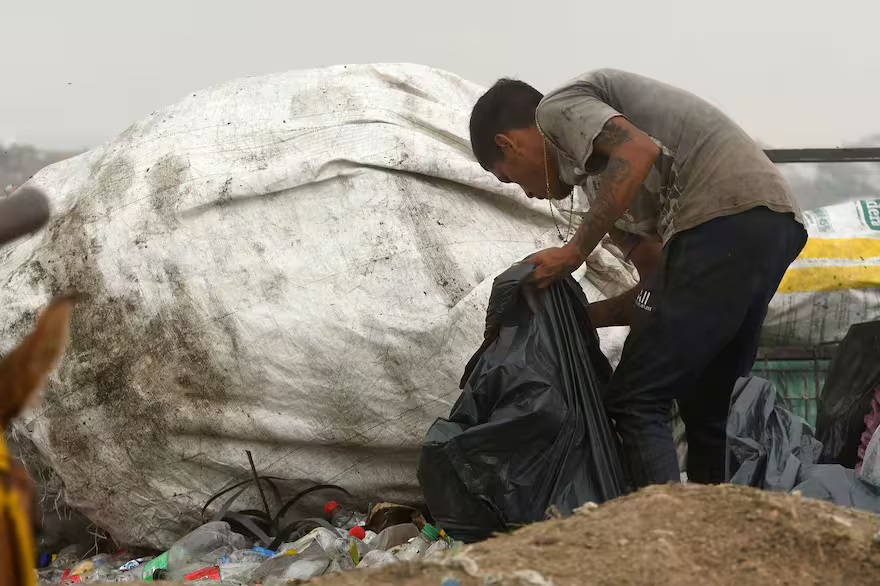 El segundo semestre del año pasado registró una baja en el índice de pobreza, aunque más de 13 millones de personas viven en esa situación.