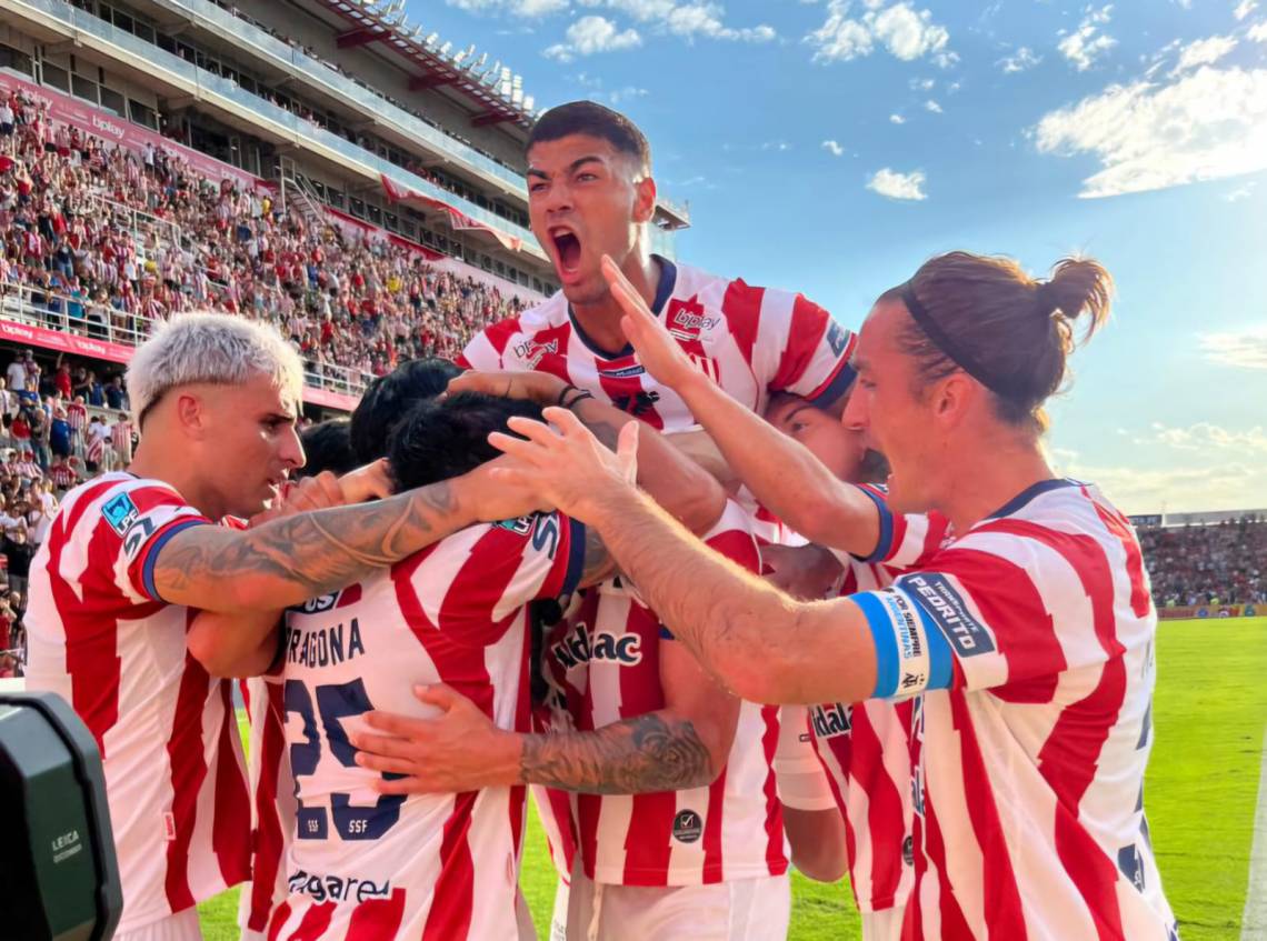 Unión festejó un trabajado triunfo ante Riestra y se acomoda arriba