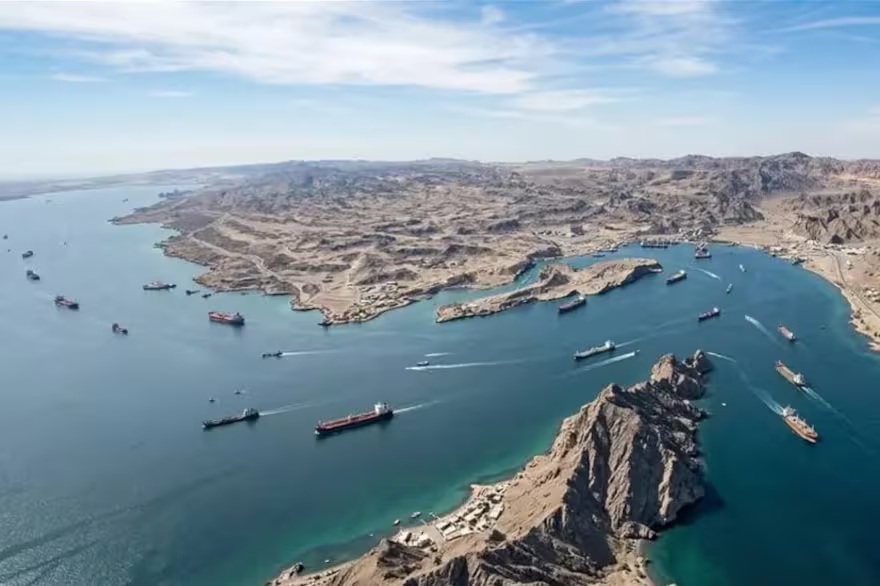 La rehabilitación de la navegación por el estrecho de Ormuz es un punto clave para la tregua en Medio Oriente.