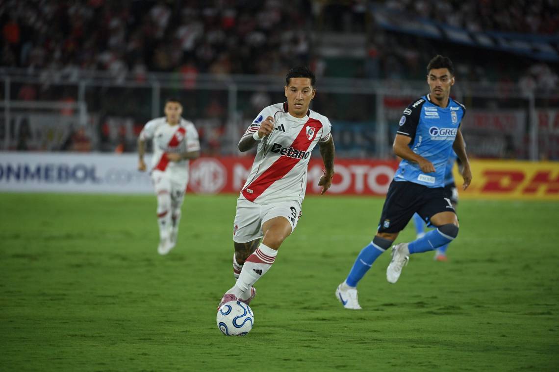 River debutó en la Copa Sudamericana con un esforzado empate ante Blooming en Bolivia.