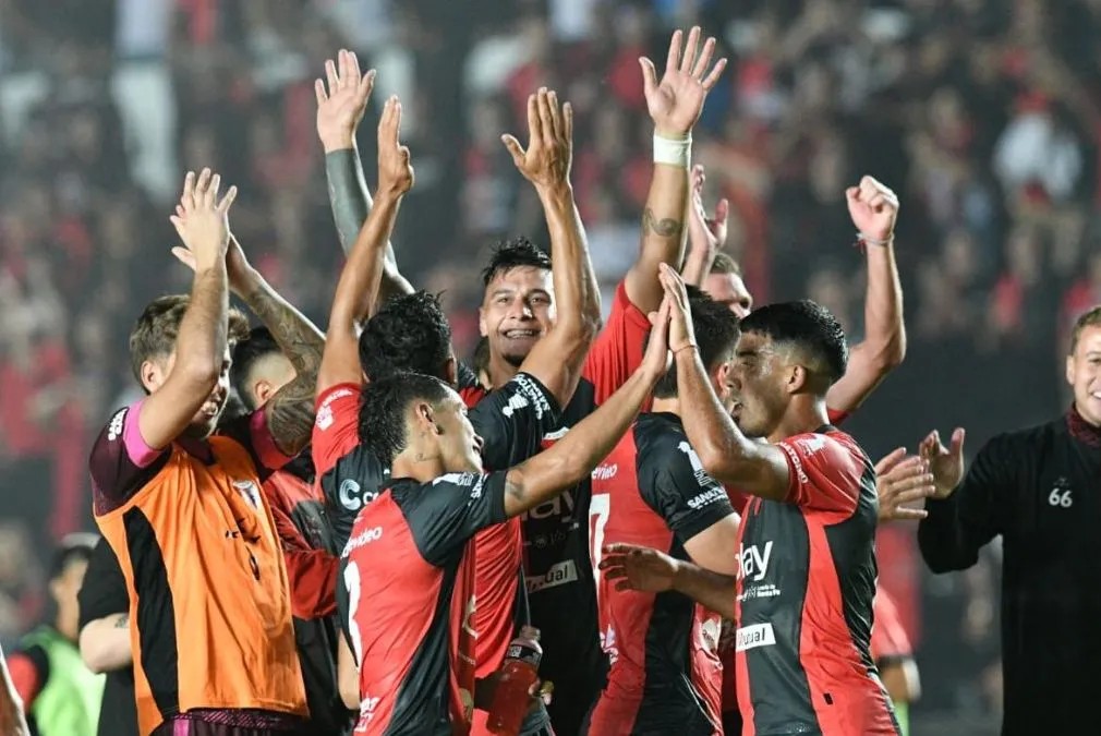 Triunfo clave en Santa Fe: Colón se subió a la cima de la Zona A.