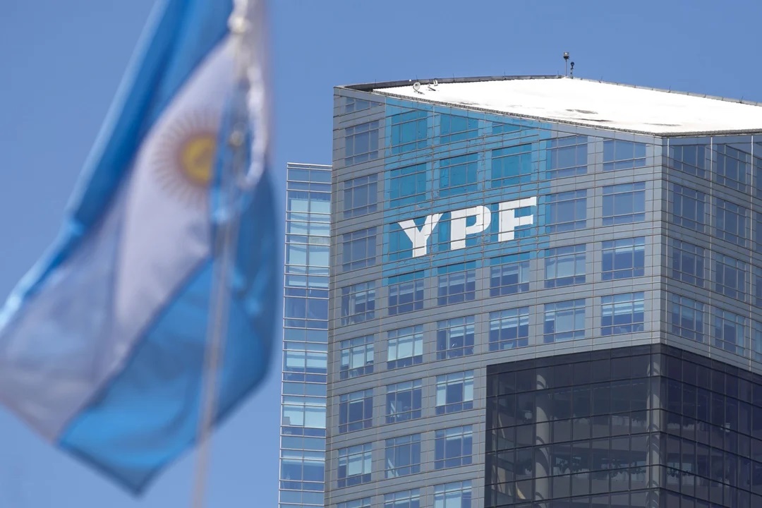 Una nueva medida de la justicia estadounidense trae alivio a la Argentina en la causa YPF.