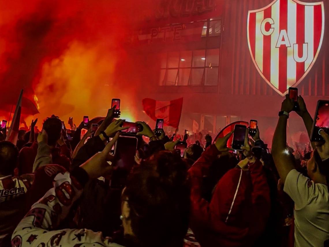 Los hinchas tatengues desafiaron el mal clima y celebraron los 119 años del club.