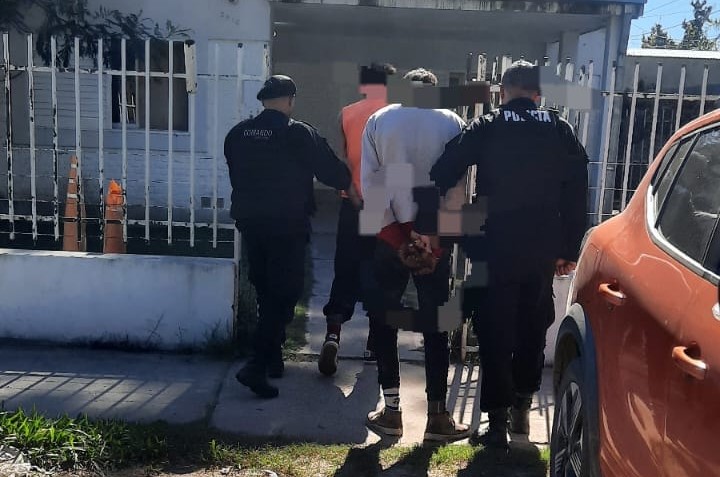 Intentaron robar, escaparon y fueron detenidos tras una persecución