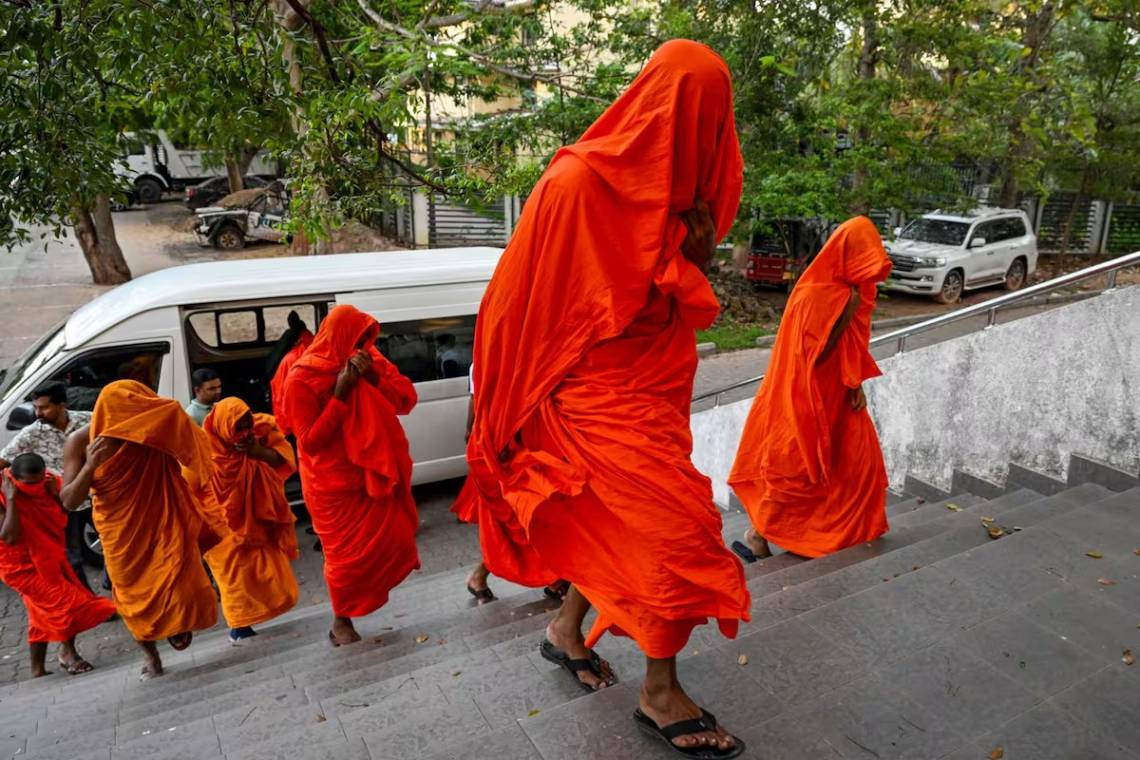 Monjes budistas detenidos con más de 110 kilos de cannabis en un aeropuerto de Sri Lanka
