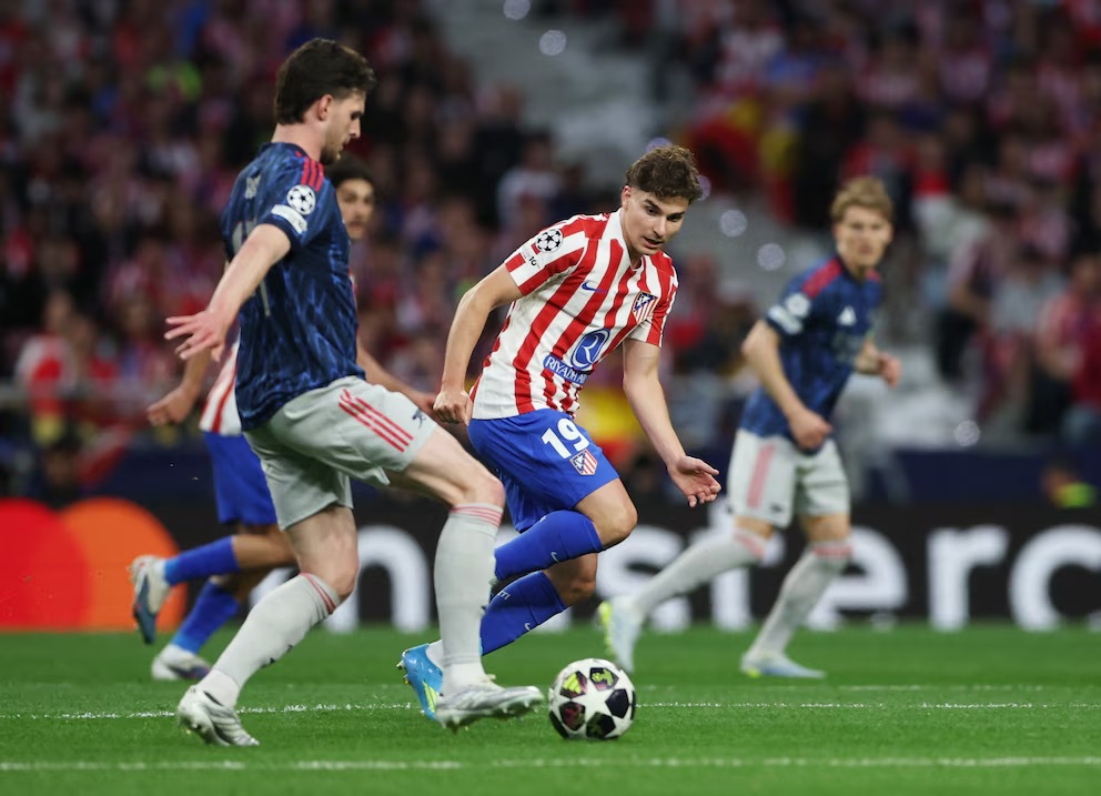 Con gol de Julián Álvarez, Atlético Madrid rescató un empate ante Arsenal