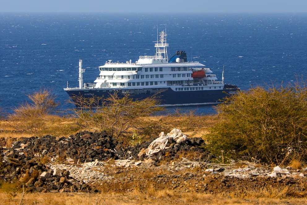 Continúan los idas y vueltas por el destino del crucero donde se produjo un brote de hantavirus.