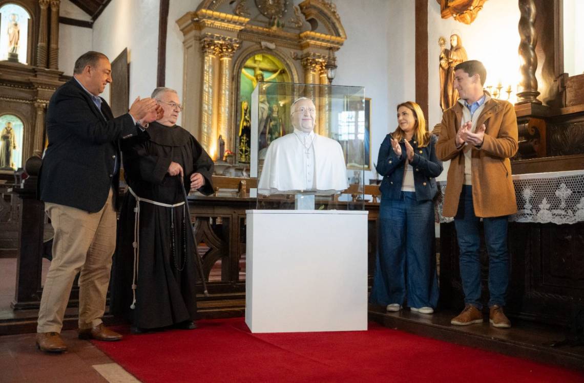 El busto del Papa Francisco inaugurado en la ciudad de Santa Fe.