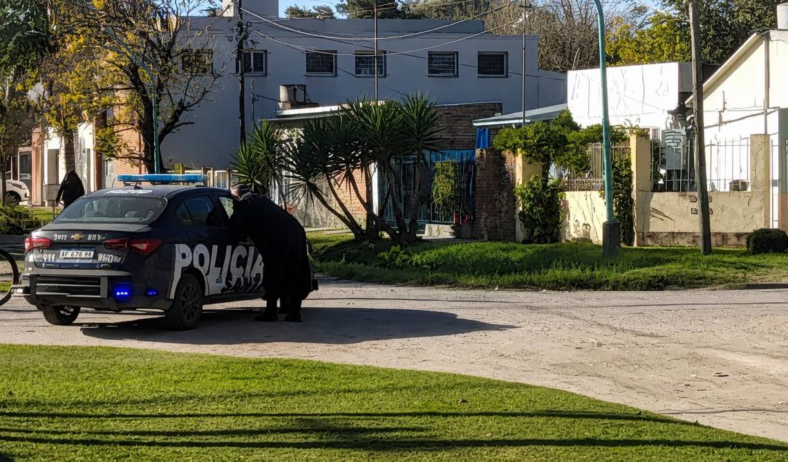 Un niño está grave tras caer de un camión volcador de la Municipalidad