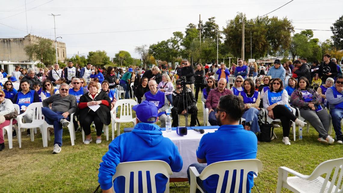 AMSAFE llevó la Carpa Blanca de la Dignidad Docente a Ceres. 
