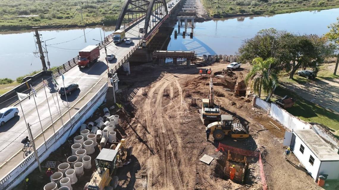 Desde Vialidad informaron que la obra del nuevo puente alcanzó un 42% de avance y advirtió que se detectó una falla en una columna.