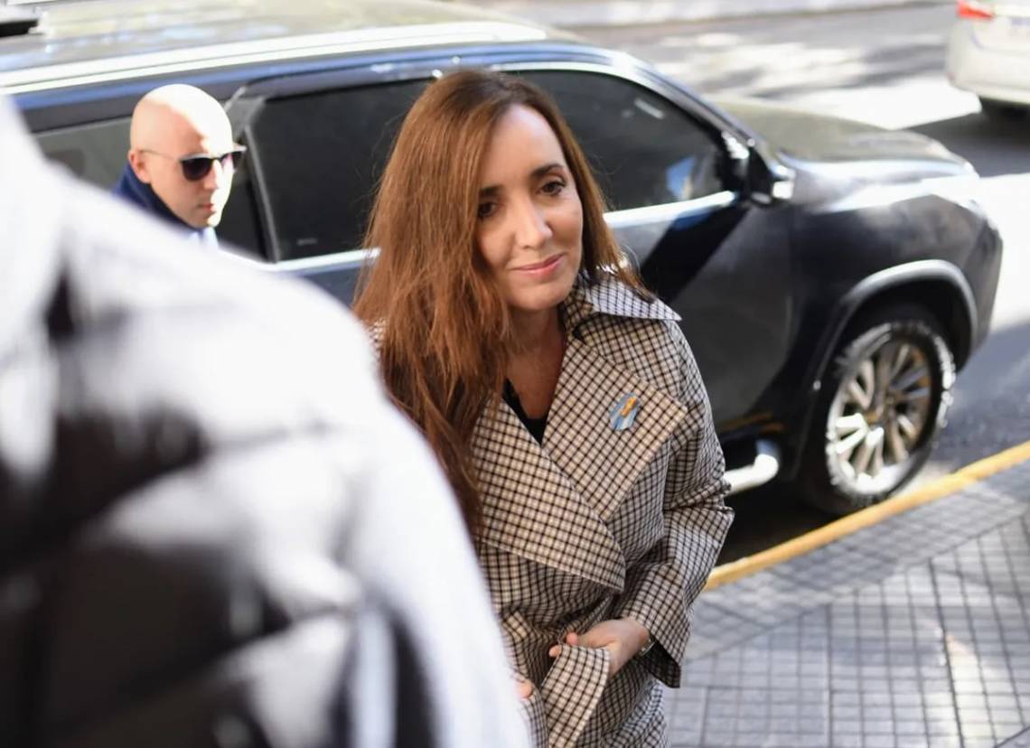 En Rosario, Victoria Villarruel participó de una  misa en homenaje a su padre, un ex integrante de las Fuerzas Armadas.