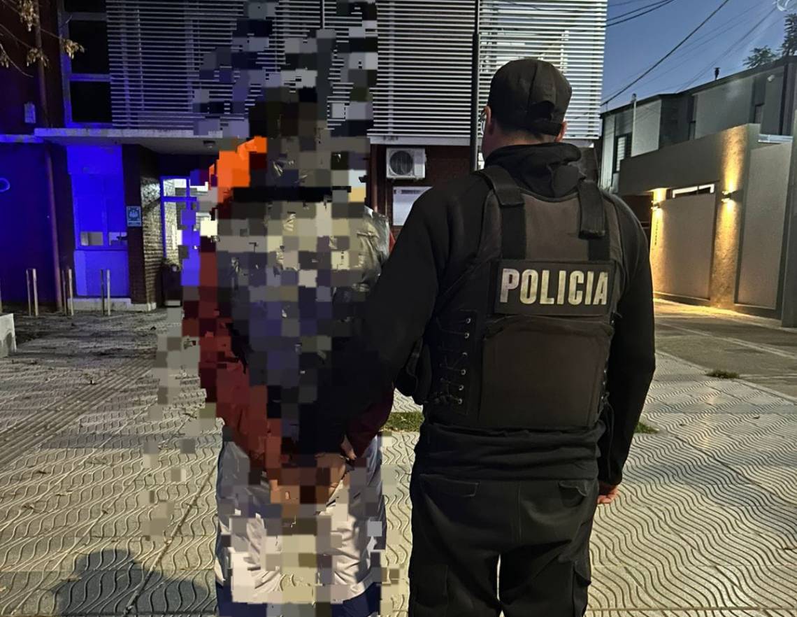 Uno de los detenidos, mayor de edad, fue trasladado a la Comisaría 12da.