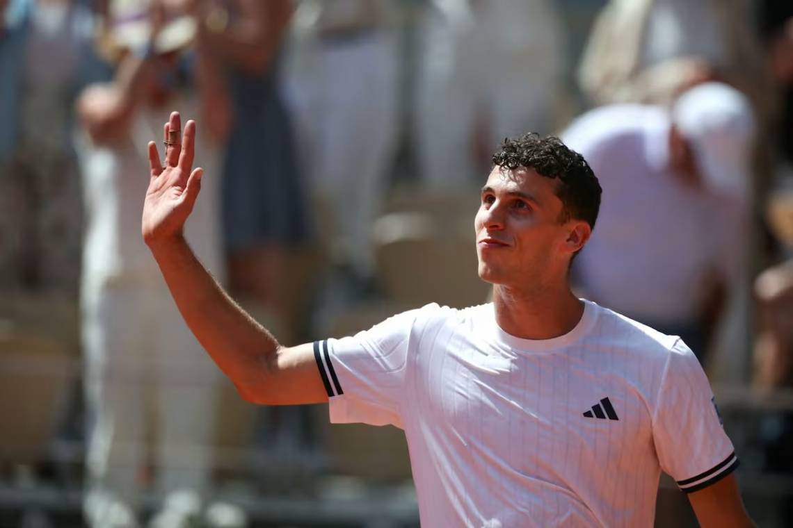 Cerúndolo celebra su victoria ante Sinner.