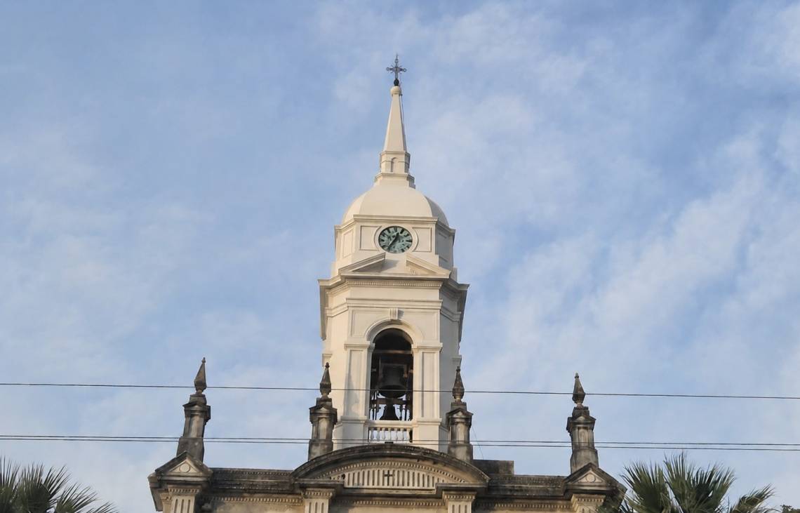 El campanario de la Parroquia Inmaculada luce su aspecto renovado tras la finalización de los trabajos de restauración exterior. (Crédito: STD)