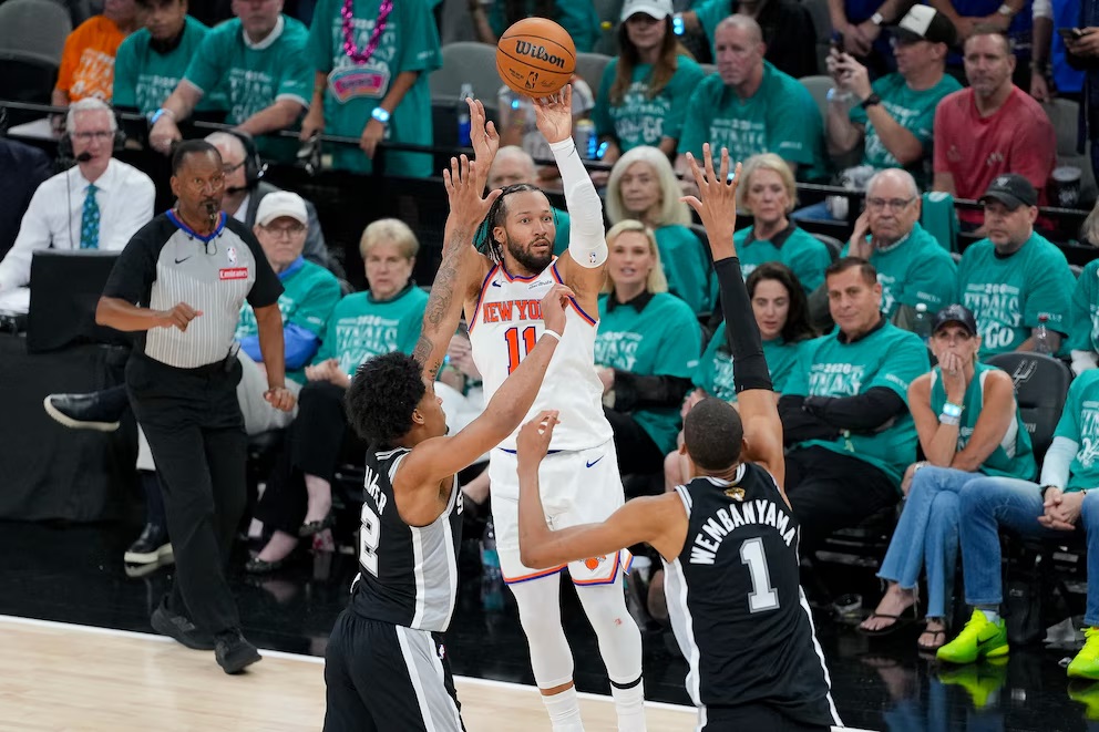 New York Knicks sacó ventaja en las finales de la NBA.