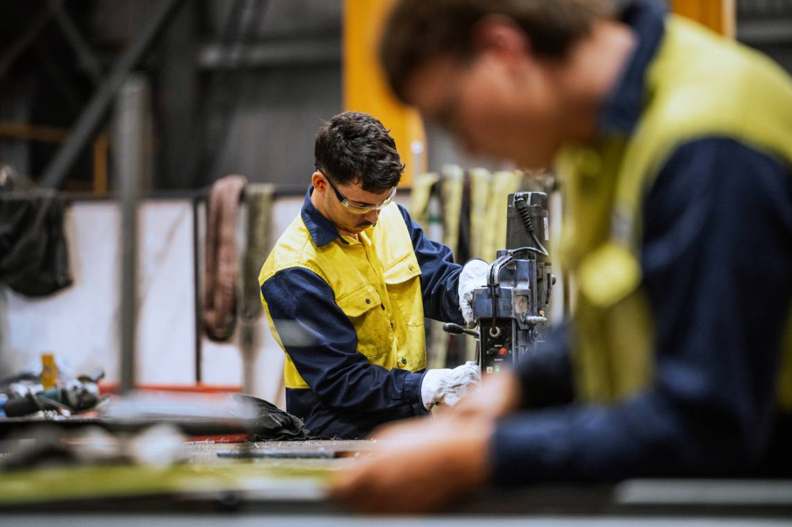El INDEC informó una nueva baja de la industria manufacturera en abril. (Crédito: Drazen_)