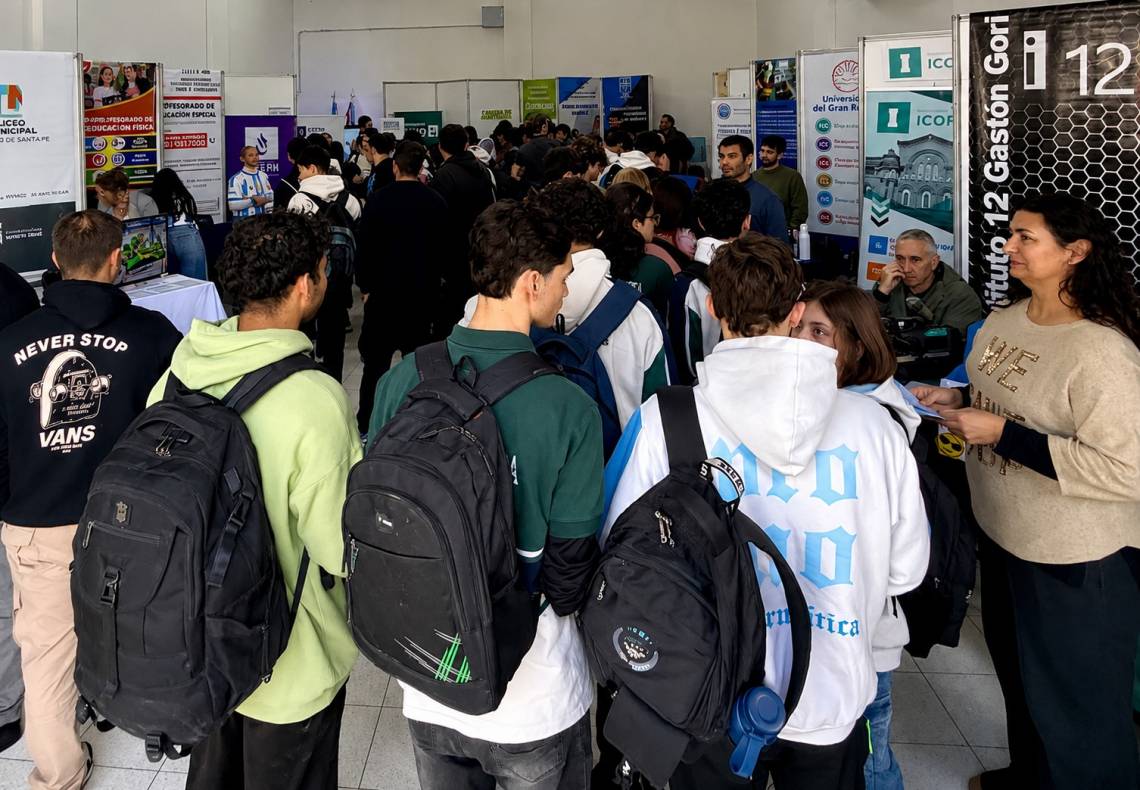 Estudiantes pudieron recorrer la Feria Municipal de Carreras en la sede del IFEE.