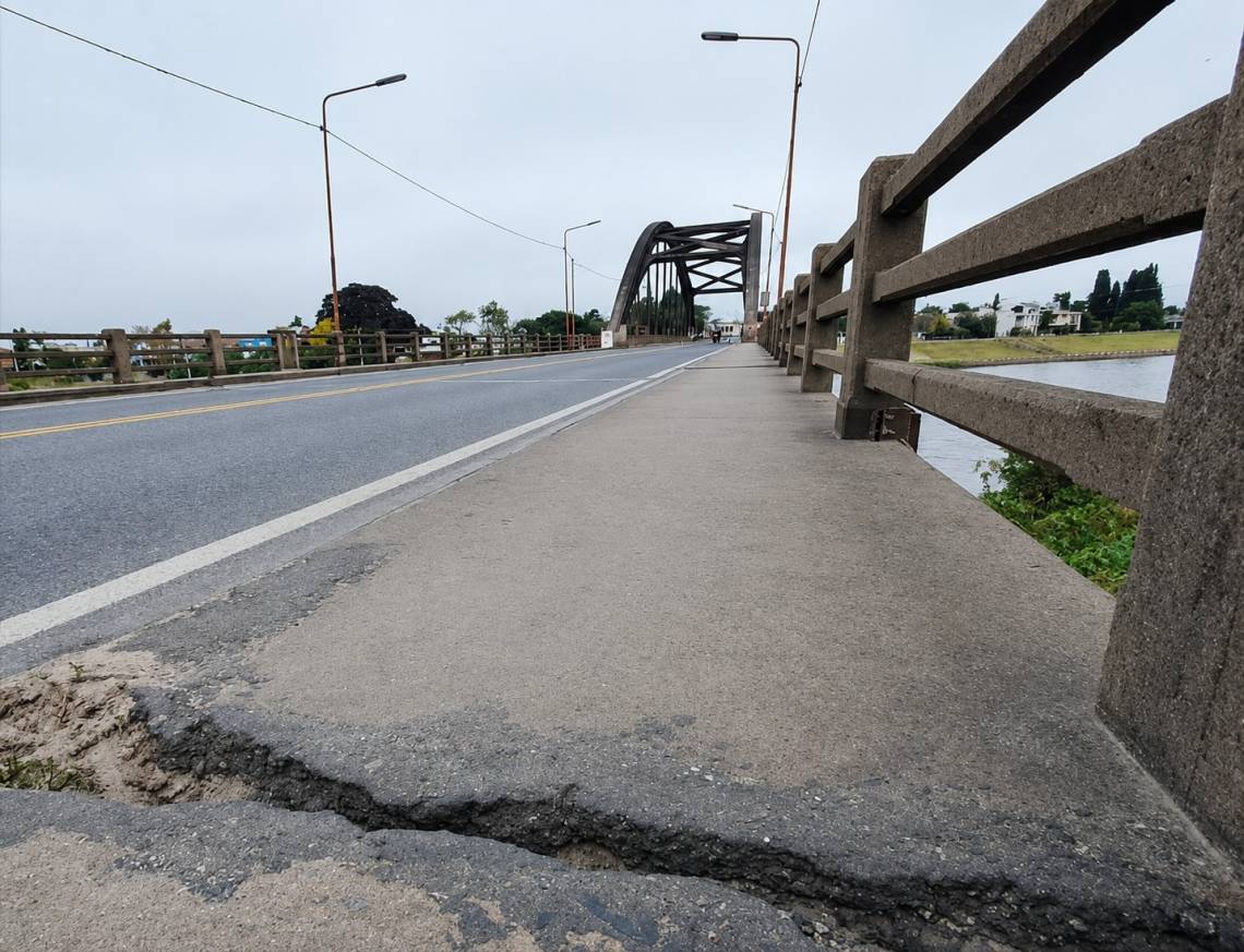 Vialidad Nacional confirmó nuevos problemas en el puente Carretero y pidió intervenciones preventivas. (Foto: Archivo STD)