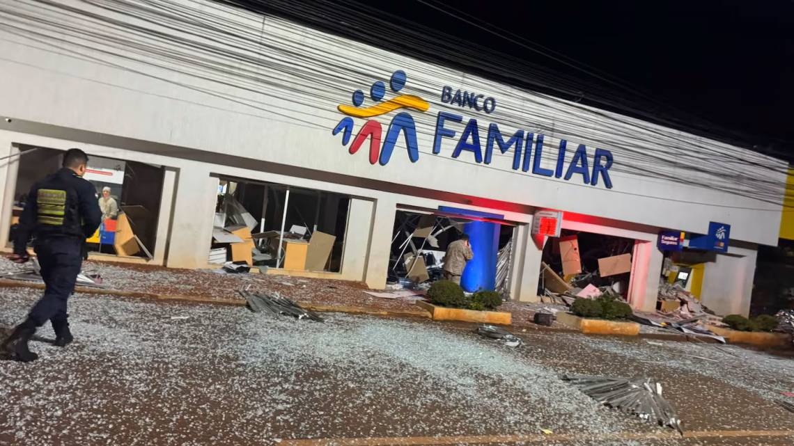 Sede del Banco Familiar asaltada este martes, en Santa Rita. (Crédito: EFE/ Ministerio del Interior de Paraguay)