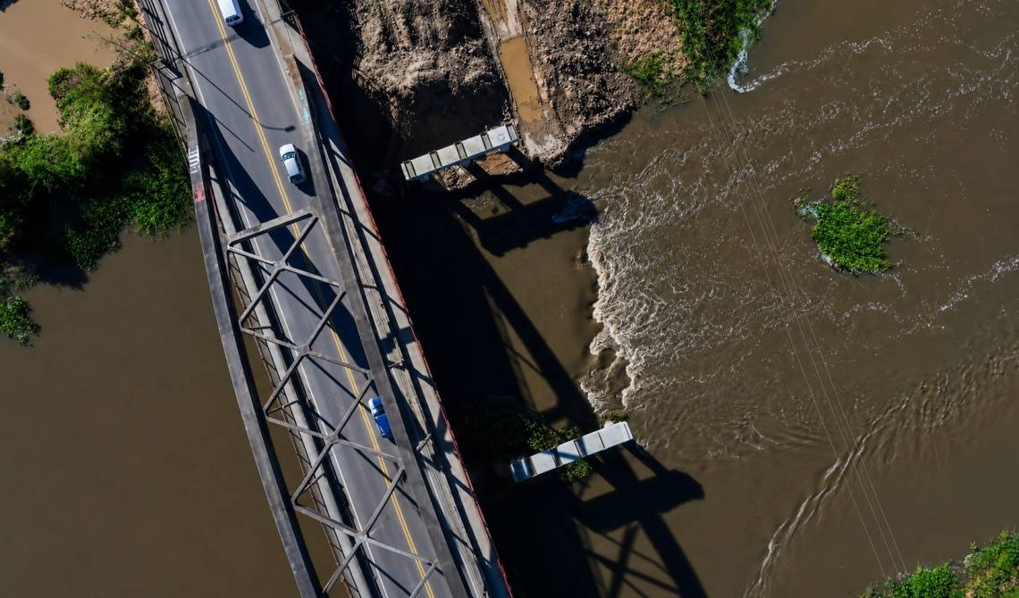 Vista aérea del puente Carretero, donde Vialidad Nacional solicitó realizar reparaciones preventivas en cuatro juntas de la estructura.