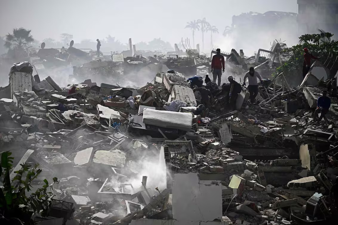 Ascienden a 235 los muertos por los terremotos en Venezuela y continúan las tareas de rescate
