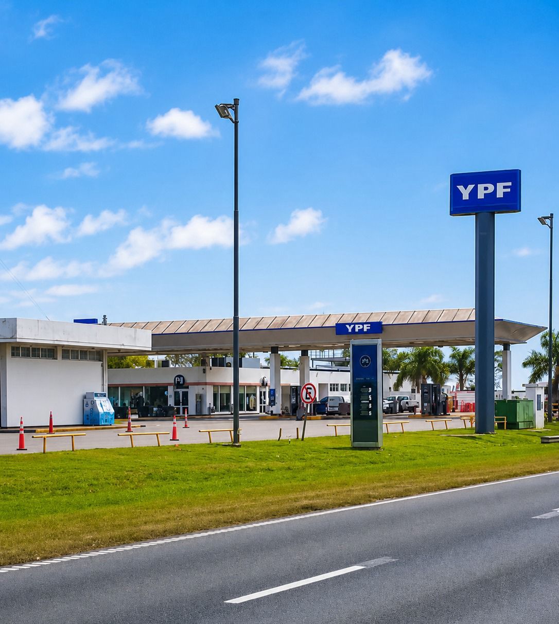 Anunciaron el cierre temporario de la YPF de Arocena sobre la Autopista por obras de refacción.