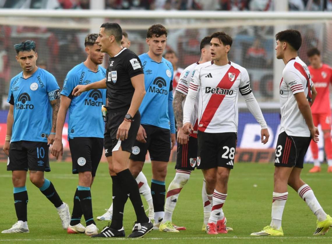 El fútbol argentino incorporará las nuevas reglas que debutaron en el Mundial 2026. 