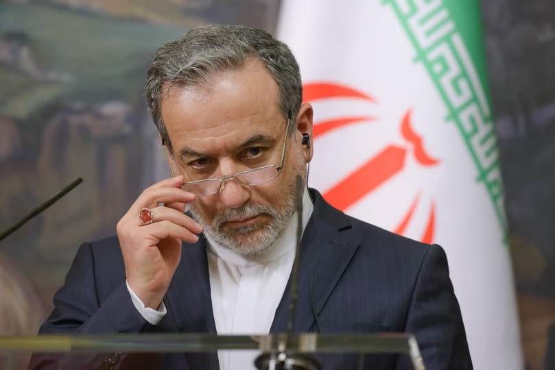 El ministro de Exteriores iraní, Abbas Araghchi, acusó a Estados Unidos de haber “violado el párrafo 9 del memorando de entendimiento”. (Foto: NA)